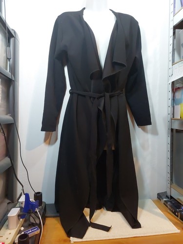 Schwarze lange strickjacke mit - strickjacke,